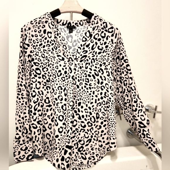 Ann Taylor Ivory Black Leopard Print Blouse sz M 👚 Long Sleeve V-Neck Washable - Picture 1 of 6